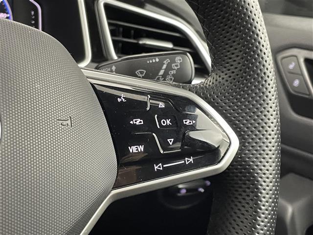 Ｔ－ロック ＴＤＩ　Ｒライン　オールインセーフティ　純正９．２インチディスプレイオーディオ　バックカメラ　ＢＳＭ　ビルトインＥＴＣ　アダプティブクルーズコントロール　シートヒーター　ワイヤレス充電　純正アルミ　オートハイビーム（12枚目）