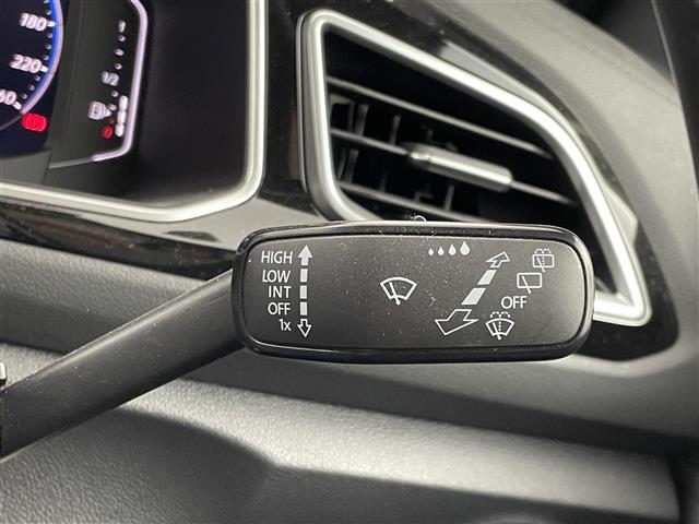 Ｔ－ロック ＴＤＩ　Ｒライン　オールインセーフティ　純正９．２インチディスプレイオーディオ　バックカメラ　ＢＳＭ　ビルトインＥＴＣ　アダプティブクルーズコントロール　シートヒーター　ワイヤレス充電　純正アルミ　オートハイビーム（14枚目）