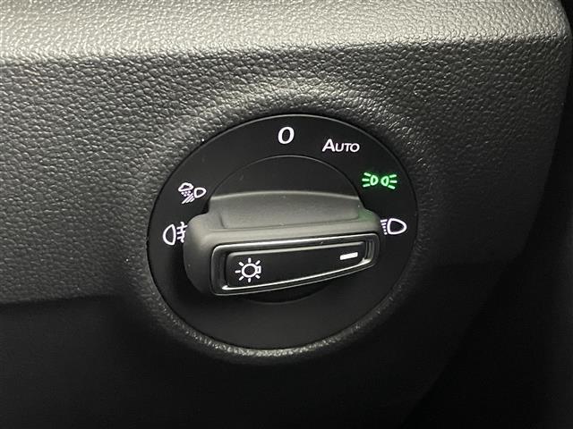 Ｔ－ロック ＴＤＩ　Ｒライン　オールインセーフティ　純正９．２インチディスプレイオーディオ　バックカメラ　ＢＳＭ　ビルトインＥＴＣ　アダプティブクルーズコントロール　シートヒーター　ワイヤレス充電　純正アルミ　オートハイビーム（17枚目）