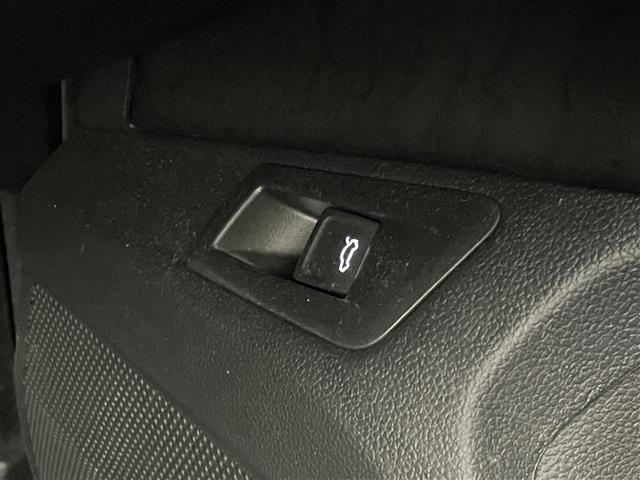 Ｔ－ロック ＴＤＩ　Ｒライン　オールインセーフティ　純正９．２インチディスプレイオーディオ　バックカメラ　ＢＳＭ　ビルトインＥＴＣ　アダプティブクルーズコントロール　シートヒーター　ワイヤレス充電　純正アルミ　オートハイビーム（20枚目）