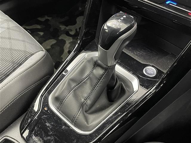 Ｔ－ロック ＴＤＩ　Ｒライン　オールインセーフティ　純正９．２インチディスプレイオーディオ　バックカメラ　ＢＳＭ　ビルトインＥＴＣ　アダプティブクルーズコントロール　シートヒーター　ワイヤレス充電　純正アルミ　オートハイビーム（21枚目）