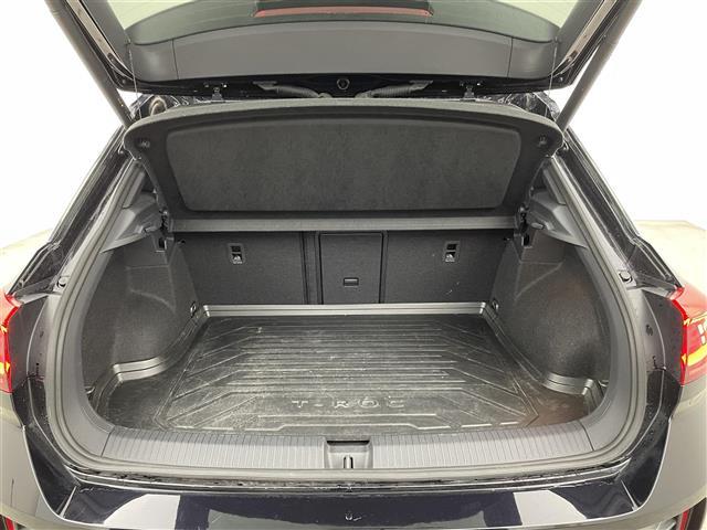 Ｔ－ロック ＴＤＩ　Ｒライン　オールインセーフティ　純正９．２インチディスプレイオーディオ　バックカメラ　ＢＳＭ　ビルトインＥＴＣ　アダプティブクルーズコントロール　シートヒーター　ワイヤレス充電　純正アルミ　オートハイビーム（28枚目）