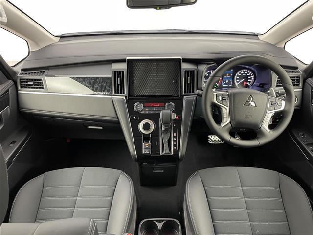 デリカＤ：５ シャモニー　登録済未使用車　マルチアラウンドモニター　ＢＳＭ　レーダークルーズコントロール　シートヒーター　ステアリングヒーター　パドルシフト　ハーフレザー　純正アルミホイール　オートライト　ＬＥＤヘッドライト（2枚目）