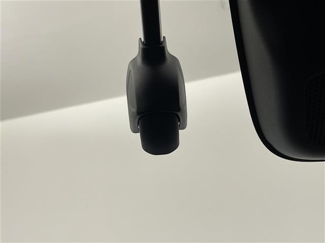 ヴェゼル Ｇ　純正９インチディスプレイオーディオ　バックカメラ　ビルトインＥＴＣ２．０　前後ドライブレコーダー　ホンダセンシング　アダプティブクルーズコントロール　ワイヤレス充電　純正アルミホイール　オートライト（6枚目）