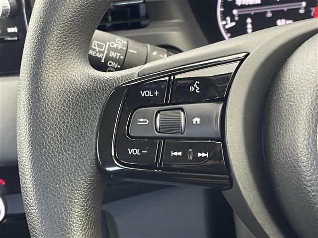 ヴェゼル Ｇ　純正９インチディスプレイオーディオ　バックカメラ　ビルトインＥＴＣ２．０　前後ドライブレコーダー　ホンダセンシング　アダプティブクルーズコントロール　ワイヤレス充電　純正アルミホイール　オートライト（11枚目）