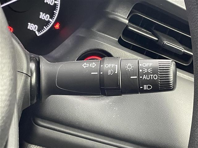 ヴェゼル Ｇ　純正９インチディスプレイオーディオ　バックカメラ　ビルトインＥＴＣ２．０　前後ドライブレコーダー　ホンダセンシング　アダプティブクルーズコントロール　ワイヤレス充電　純正アルミホイール　オートライト（13枚目）