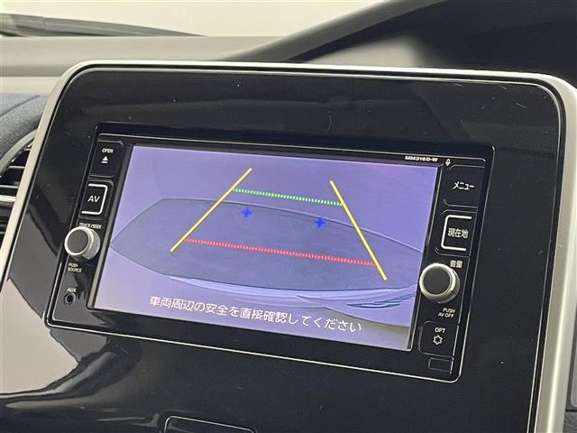 セレナ ライダー　純正ナビ　フリップダウンモニター　バックカメラ　ビルトインＥＴＣ　ドライブレコーダー　エマージェンシーブレーキ　クルーズコントロール　社外アルミホイール　プッシュスタート　スマートキー　オートライト（4枚目）