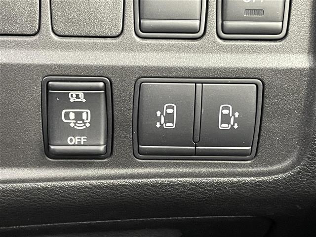 セレナ ライダー　純正ナビ　フリップダウンモニター　バックカメラ　ビルトインＥＴＣ　ドライブレコーダー　エマージェンシーブレーキ　クルーズコントロール　社外アルミホイール　プッシュスタート　スマートキー　オートライト（16枚目）