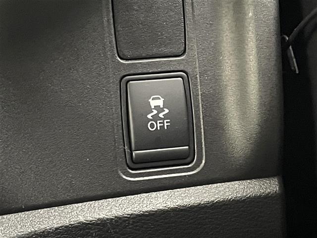 セレナ ライダー　純正ナビ　フリップダウンモニター　バックカメラ　ビルトインＥＴＣ　ドライブレコーダー　エマージェンシーブレーキ　クルーズコントロール　社外アルミホイール　プッシュスタート　スマートキー　オートライト（17枚目）