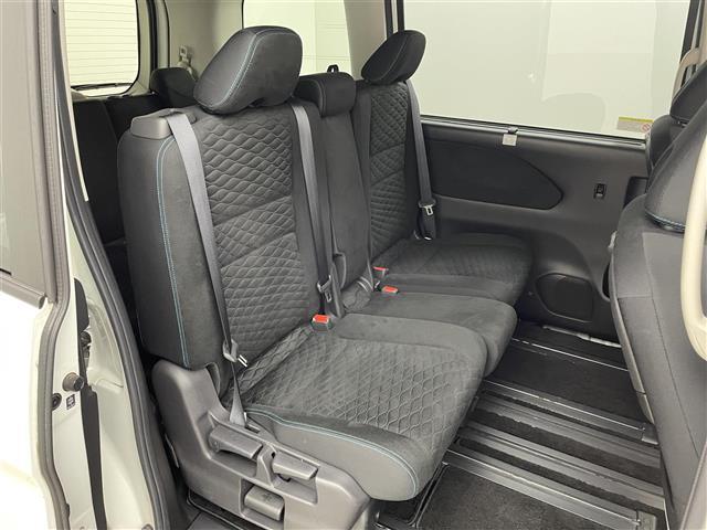 セレナ ライダー　純正ナビ　フリップダウンモニター　バックカメラ　ビルトインＥＴＣ　ドライブレコーダー　エマージェンシーブレーキ　クルーズコントロール　社外アルミホイール　プッシュスタート　スマートキー　オートライト（19枚目）