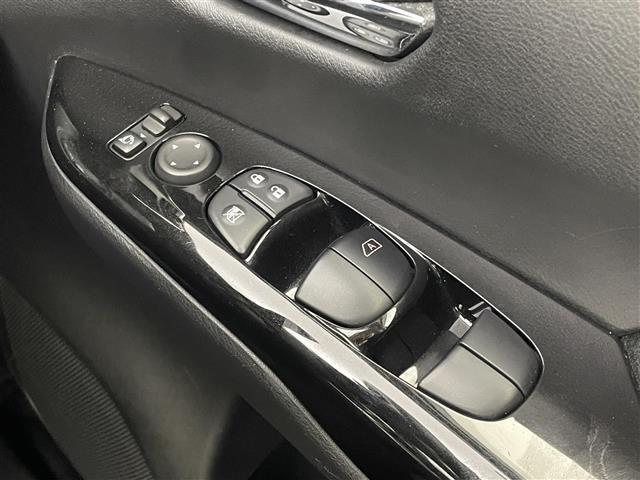 セレナ ライダー　純正ナビ　フリップダウンモニター　バックカメラ　ビルトインＥＴＣ　ドライブレコーダー　エマージェンシーブレーキ　クルーズコントロール　社外アルミホイール　プッシュスタート　スマートキー　オートライト（31枚目）