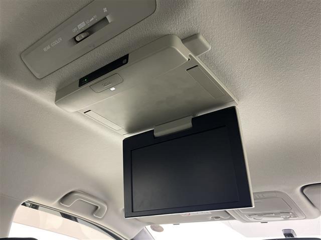 ヴォクシー ＺＳ　純正９インチ　フリップダウンモニター　バックカメラ　ビルトインＥＴＣ　両側パワースライドドア　コーナーセンサー　純正アルミホイール　プッシュスタート　スマートキー　オートライト　ＬＥＤライト　ＴＶ（3枚目）