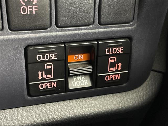 ヴォクシー ＺＳ　純正９インチ　フリップダウンモニター　バックカメラ　ビルトインＥＴＣ　両側パワースライドドア　コーナーセンサー　純正アルミホイール　プッシュスタート　スマートキー　オートライト　ＬＥＤライト　ＴＶ（13枚目）