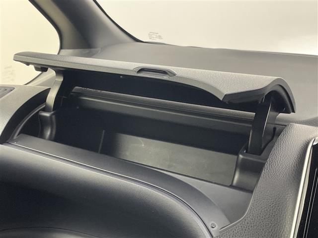 ヴォクシー ＺＳ　純正９インチ　フリップダウンモニター　バックカメラ　ビルトインＥＴＣ　両側パワースライドドア　コーナーセンサー　純正アルミホイール　プッシュスタート　スマートキー　オートライト　ＬＥＤライト　ＴＶ（20枚目）