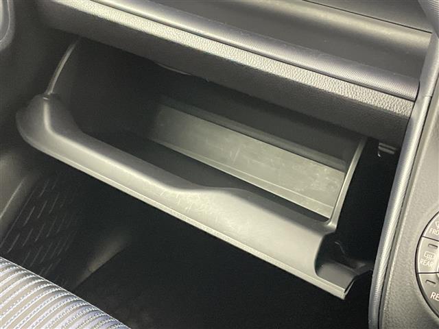 ヴォクシー ＺＳ　純正９インチ　フリップダウンモニター　バックカメラ　ビルトインＥＴＣ　両側パワースライドドア　コーナーセンサー　純正アルミホイール　プッシュスタート　スマートキー　オートライト　ＬＥＤライト　ＴＶ（21枚目）