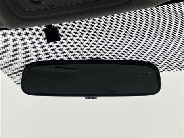 ヴォクシー ＺＳ　純正９インチ　フリップダウンモニター　バックカメラ　ビルトインＥＴＣ　両側パワースライドドア　コーナーセンサー　純正アルミホイール　プッシュスタート　スマートキー　オートライト　ＬＥＤライト　ＴＶ（22枚目）