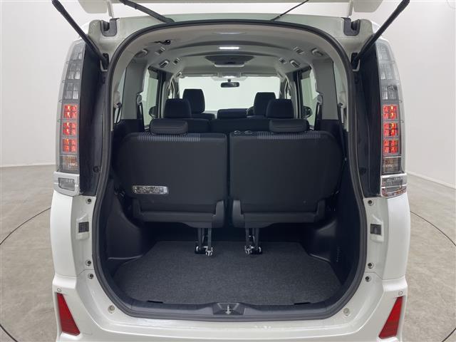 ヴォクシー ＺＳ　純正９インチ　フリップダウンモニター　バックカメラ　ビルトインＥＴＣ　両側パワースライドドア　コーナーセンサー　純正アルミホイール　プッシュスタート　スマートキー　オートライト　ＬＥＤライト　ＴＶ（29枚目）