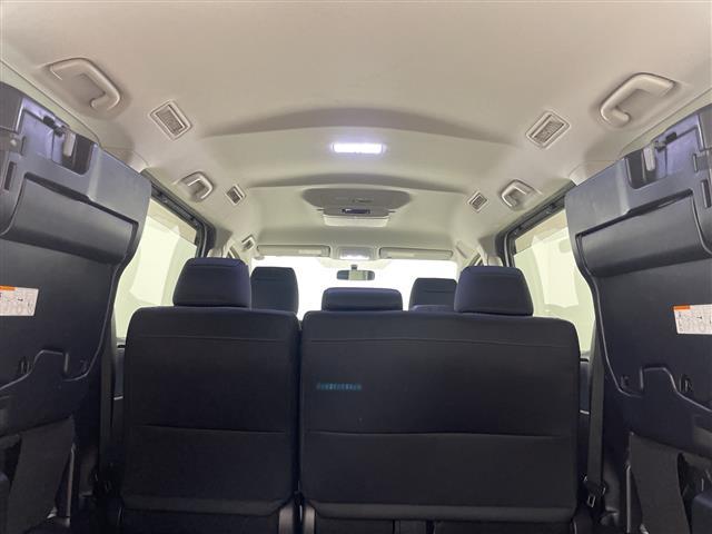 ヴォクシー ＺＳ　純正９インチ　フリップダウンモニター　バックカメラ　ビルトインＥＴＣ　両側パワースライドドア　コーナーセンサー　純正アルミホイール　プッシュスタート　スマートキー　オートライト　ＬＥＤライト　ＴＶ（31枚目）