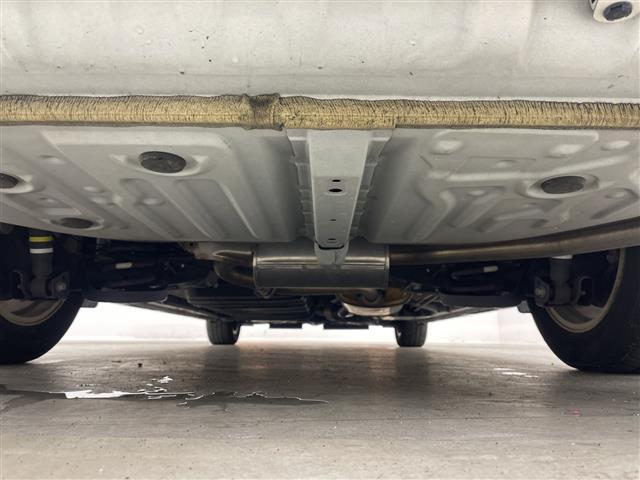 ヴォクシー ＺＳ　純正９インチ　フリップダウンモニター　バックカメラ　ビルトインＥＴＣ　両側パワースライドドア　コーナーセンサー　純正アルミホイール　プッシュスタート　スマートキー　オートライト　ＬＥＤライト　ＴＶ（33枚目）