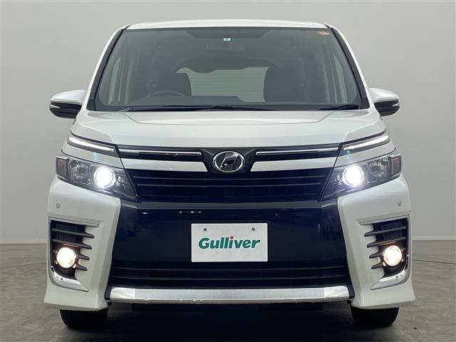 ヴォクシー ＺＳ　純正９インチ　フリップダウンモニター　バックカメラ　ビルトインＥＴＣ　両側パワースライドドア　コーナーセンサー　純正アルミホイール　プッシュスタート　スマートキー　オートライト　ＬＥＤライト　ＴＶ（36枚目）