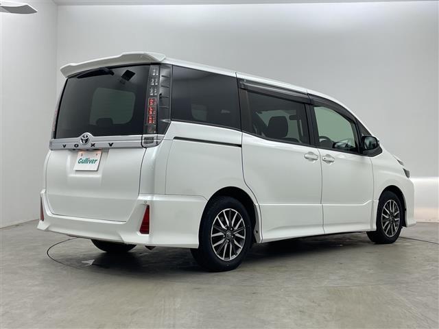 ヴォクシー ＺＳ　純正９インチ　フリップダウンモニター　バックカメラ　ビルトインＥＴＣ　両側パワースライドドア　コーナーセンサー　純正アルミホイール　プッシュスタート　スマートキー　オートライト　ＬＥＤライト　ＴＶ（42枚目）