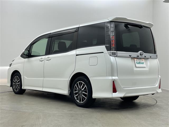 ヴォクシー ＺＳ　純正９インチ　フリップダウンモニター　バックカメラ　ビルトインＥＴＣ　両側パワースライドドア　コーナーセンサー　純正アルミホイール　プッシュスタート　スマートキー　オートライト　ＬＥＤライト　ＴＶ（43枚目）