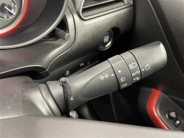 スイフトスポーツ ベースグレード　社外１０インチナビ　全方位モニター　ＢＳＭ　ＥＴＣ　セーフティサポート　アダプティブクルーズコントロール　シートヒーター　ステアリングヒーター　ＨＤＭＩ　純正アルミホイール　オートライト　ＬＥＤライト（14枚目）