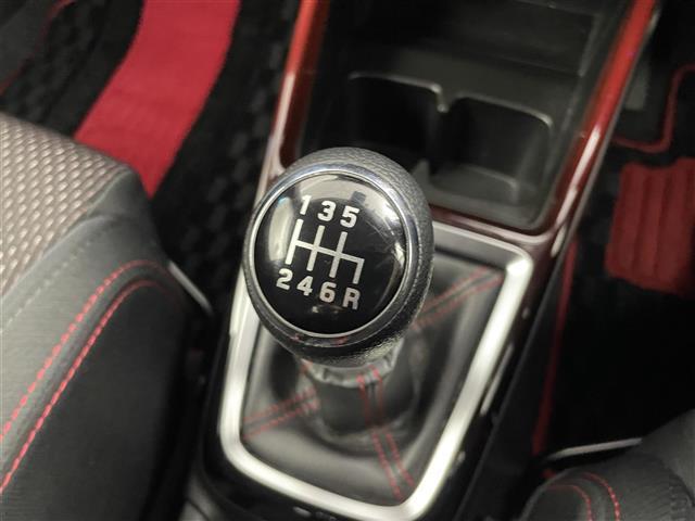 スイフトスポーツ ベースグレード　社外１０インチナビ　全方位モニター　ＢＳＭ　ＥＴＣ　セーフティサポート　アダプティブクルーズコントロール　シートヒーター　ステアリングヒーター　ＨＤＭＩ　純正アルミホイール　オートライト　ＬＥＤライト（21枚目）