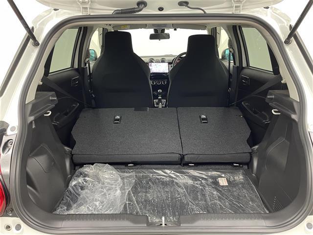 スイフトスポーツ ベースグレード　社外１０インチナビ　全方位モニター　ＢＳＭ　ＥＴＣ　セーフティサポート　アダプティブクルーズコントロール　シートヒーター　ステアリングヒーター　ＨＤＭＩ　純正アルミホイール　オートライト　ＬＥＤライト（30枚目）