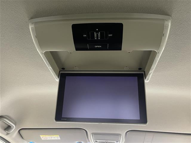 ステップワゴンスパーダ スパーダ・クールスピリット　ホンダセンシング　純正９インチナビ　フリップダウンモニター　マルチビュー　ビルトインＥＴＣ　ドライブレコーダー　アダプティブクルーズコントロール　ハーフレザー　シートヒーター　オートライト　ＬＥＤヘッドライト　地デジ（3枚目）