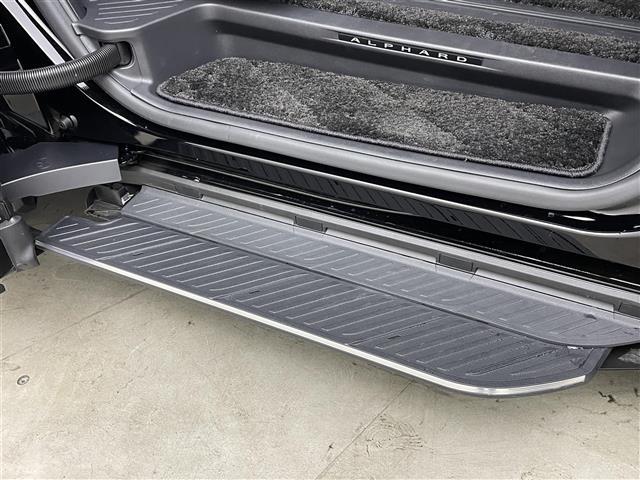 アルファードハイブリッド Z モデリスタエアロ 純正14インチナビ フリップダウンモニター パノラミックビューモニター BSM HUD ユニバーサルステップ ETC2.0 前後ドラレコ デジタルインナーミラー ワイヤレス充電 三眼(4枚目)