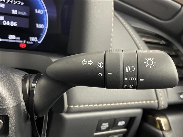 アルファードハイブリッド Z モデリスタエアロ 純正14インチナビ フリップダウンモニター パノラミックビューモニター BSM HUD ユニバーサルステップ ETC2.0 前後ドラレコ デジタルインナーミラー ワイヤレス充電 三眼(17枚目)