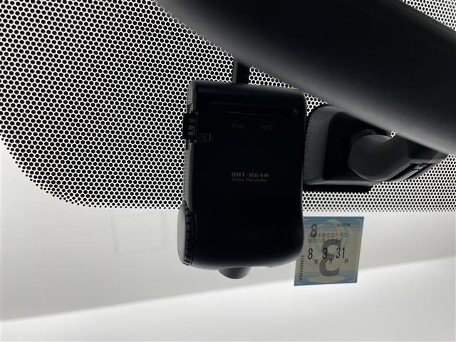 アクア Ｇ　Ｇ’ｓ　純正ナビ　バックカメラ　ビルトインＥＴＣ　ドライブレコーダー　クルーズコントロール　ハーフレザー　ステアリングスイッチ　純正アルミホイール　スマートキー　オートライト　ＬＥＤヘッドライト　地デジＴＶ（7枚目）