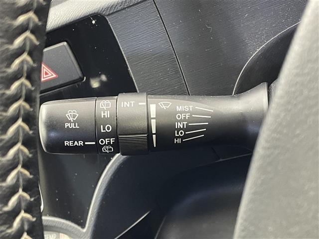 アクア Ｇ　Ｇ’ｓ　純正ナビ　バックカメラ　ビルトインＥＴＣ　ドライブレコーダー　クルーズコントロール　ハーフレザー　ステアリングスイッチ　純正アルミホイール　スマートキー　オートライト　ＬＥＤヘッドライト　地デジＴＶ（9枚目）