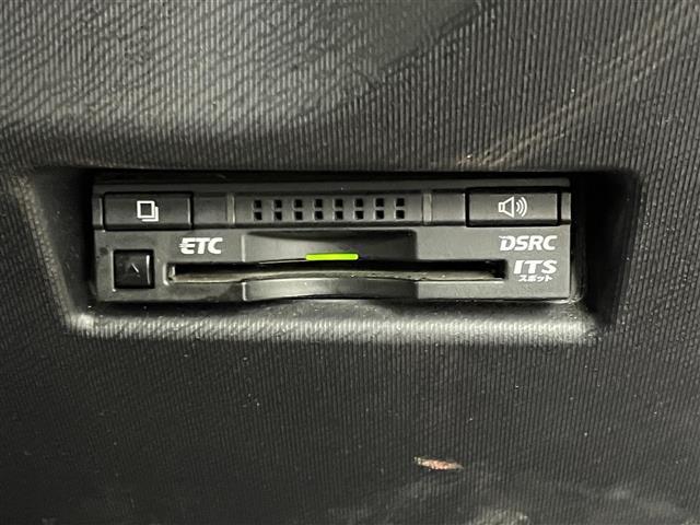 アクア Ｇ　Ｇ’ｓ　純正ナビ　バックカメラ　ビルトインＥＴＣ　ドライブレコーダー　クルーズコントロール　ハーフレザー　ステアリングスイッチ　純正アルミホイール　スマートキー　オートライト　ＬＥＤヘッドライト　地デジＴＶ（14枚目）