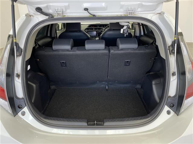 アクア Ｇ　Ｇ’ｓ　純正ナビ　バックカメラ　ビルトインＥＴＣ　ドライブレコーダー　クルーズコントロール　ハーフレザー　ステアリングスイッチ　純正アルミホイール　スマートキー　オートライト　ＬＥＤヘッドライト　地デジＴＶ（20枚目）