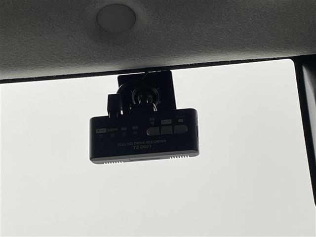 ルーミー カスタムＧ－Ｔ　スマートアシスト２　純正９インチナビ　バックカメラ　ビルトインＥＴＣ　前後ドライブレコーダー　クルーズコントロール　シートヒーター　社外アルミホイール　スマートキー　オートライト　ＬＥＤヘッドライト（7枚目）