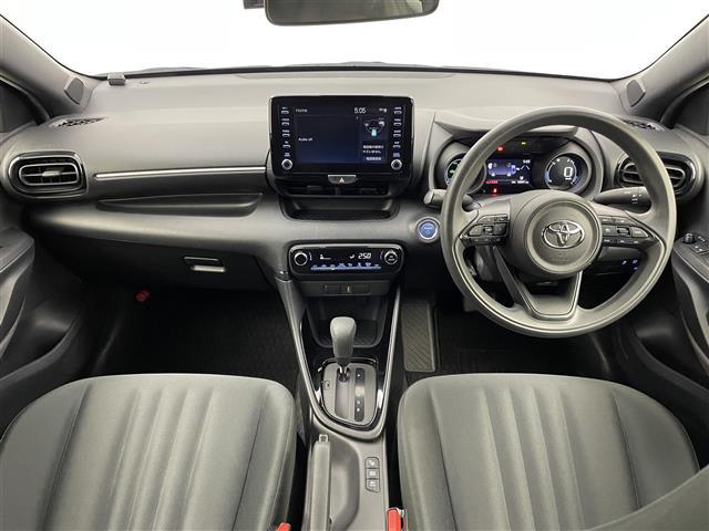 ヤリス ハイブリッドＧ　純正８インチディスプレイオーディオ　パノラミックビューモニター　ＢＳＭ　ビルトインＥＴＣ２．０　前後ドライブレコーダー　セーフティセンス　レーダークルーズコントロール　オートハイビーム　ＬＥＤライト（2枚目）