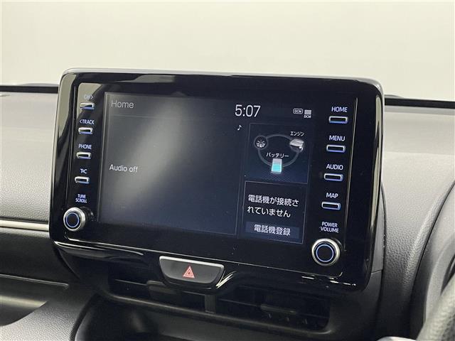 ヤリス ハイブリッドＧ　純正８インチディスプレイオーディオ　パノラミックビューモニター　ＢＳＭ　ビルトインＥＴＣ２．０　前後ドライブレコーダー　セーフティセンス　レーダークルーズコントロール　オートハイビーム　ＬＥＤライト（4枚目）