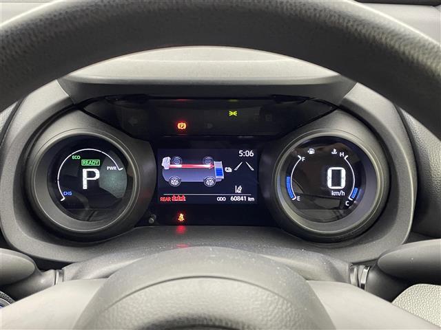 ヤリス ハイブリッドＧ　純正８インチディスプレイオーディオ　パノラミックビューモニター　ＢＳＭ　ビルトインＥＴＣ２．０　前後ドライブレコーダー　セーフティセンス　レーダークルーズコントロール　オートハイビーム　ＬＥＤライト（9枚目）