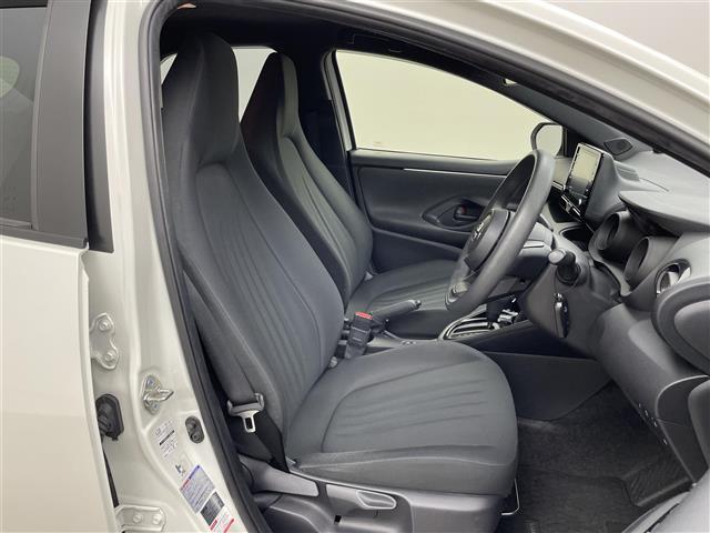 ヤリス ハイブリッドＧ　純正８インチディスプレイオーディオ　パノラミックビューモニター　ＢＳＭ　ビルトインＥＴＣ２．０　前後ドライブレコーダー　セーフティセンス　レーダークルーズコントロール　オートハイビーム　ＬＥＤライト（19枚目）