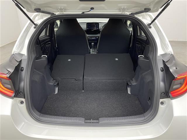 ヤリス ハイブリッドＧ　純正８インチディスプレイオーディオ　パノラミックビューモニター　ＢＳＭ　ビルトインＥＴＣ２．０　前後ドライブレコーダー　セーフティセンス　レーダークルーズコントロール　オートハイビーム　ＬＥＤライト（22枚目）