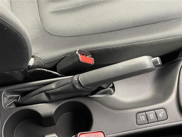 ヤリス ハイブリッドＧ　純正８インチディスプレイオーディオ　パノラミックビューモニター　ＢＳＭ　ビルトインＥＴＣ２．０　前後ドライブレコーダー　セーフティセンス　レーダークルーズコントロール　オートハイビーム　ＬＥＤライト（26枚目）