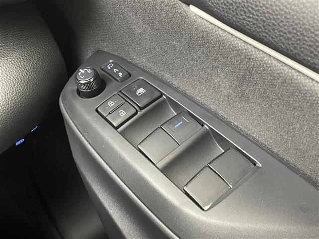 ヤリス ハイブリッドＧ　純正８インチディスプレイオーディオ　パノラミックビューモニター　ＢＳＭ　ビルトインＥＴＣ２．０　前後ドライブレコーダー　セーフティセンス　レーダークルーズコントロール　オートハイビーム　ＬＥＤライト（31枚目）