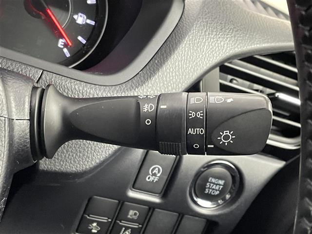 ノア Si ダブルバイビー 純正9インチナビ フリップダウンモニター バックカメラ ビルトインETC セーフティセンス クルーズコントロール ステアリングスイッチ 純正アルミホイール スマートキー オートハイビーム LEDライト(13枚目)