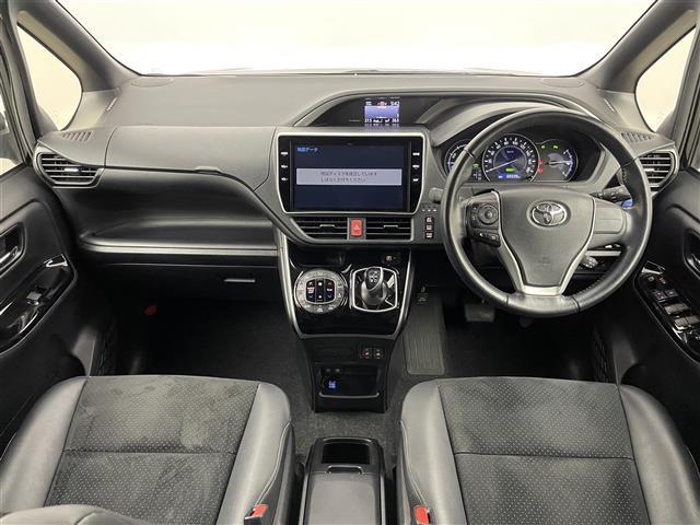 ヴォクシー ハイブリッドＺＳ　煌ＩＩＩ　純正１０インチナビ　フリップダウンモニター　バックカメラ　ビルトインＥＴＣ　セーフティセンス　クルーズコントロール　シートヒーター　純正アルミホイール　スマートキー　オートハイビーム　ＬＥＤライト（2枚目）