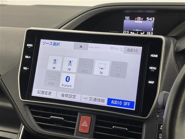 ヴォクシー ハイブリッドＺＳ　煌ＩＩＩ　純正１０インチナビ　フリップダウンモニター　バックカメラ　ビルトインＥＴＣ　セーフティセンス　クルーズコントロール　シートヒーター　純正アルミホイール　スマートキー　オートハイビーム　ＬＥＤライト（5枚目）