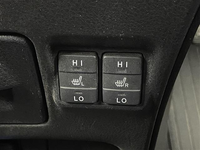 ヴォクシー ハイブリッドＺＳ　煌ＩＩＩ　純正１０インチナビ　フリップダウンモニター　バックカメラ　ビルトインＥＴＣ　セーフティセンス　クルーズコントロール　シートヒーター　純正アルミホイール　スマートキー　オートハイビーム　ＬＥＤライト（7枚目）