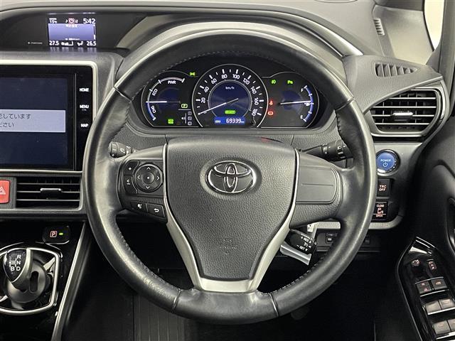 ヴォクシー ハイブリッドＺＳ　煌ＩＩＩ　純正１０インチナビ　フリップダウンモニター　バックカメラ　ビルトインＥＴＣ　セーフティセンス　クルーズコントロール　シートヒーター　純正アルミホイール　スマートキー　オートハイビーム　ＬＥＤライト（8枚目）