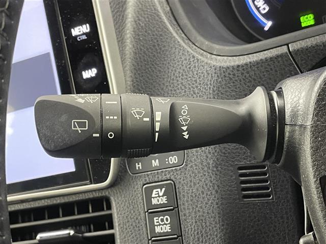 ヴォクシー ハイブリッドＺＳ　煌ＩＩＩ　純正１０インチナビ　フリップダウンモニター　バックカメラ　ビルトインＥＴＣ　セーフティセンス　クルーズコントロール　シートヒーター　純正アルミホイール　スマートキー　オートハイビーム　ＬＥＤライト（10枚目）